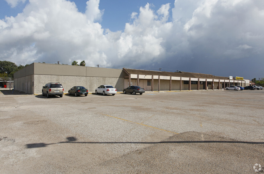 327-365 W Avenue J, Robstown, TX à vendre - Photo principale - Image 1 de 1