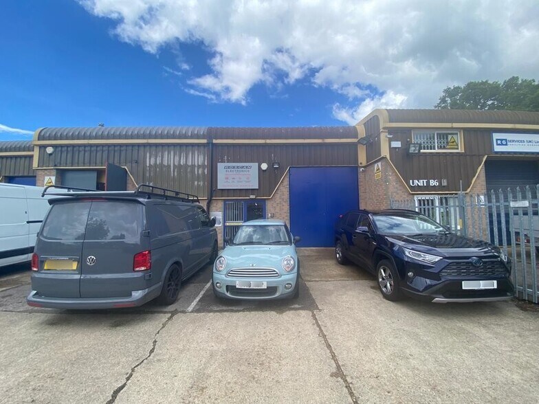 23-29 Ivanhoe Rd, Wokingham à vendre - Photo du bâtiment - Image 2 de 12