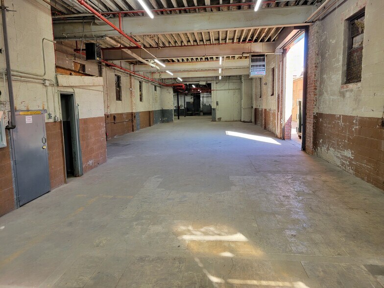 429 E 164th St, Bronx, NY à louer - Photo du bâtiment - Image 2 de 42