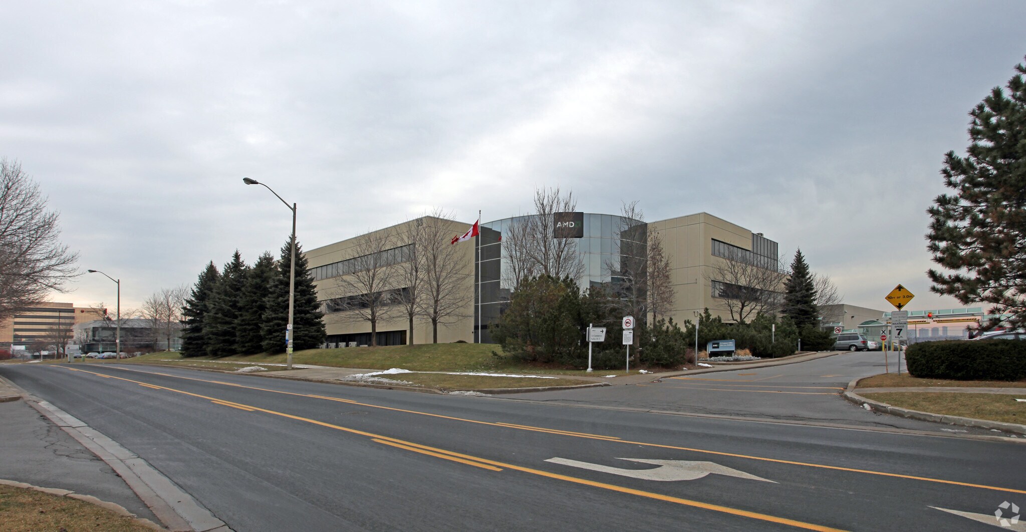 33 Commerce Valley Dr E, Markham, ON à vendre Photo principale- Image 1 de 1