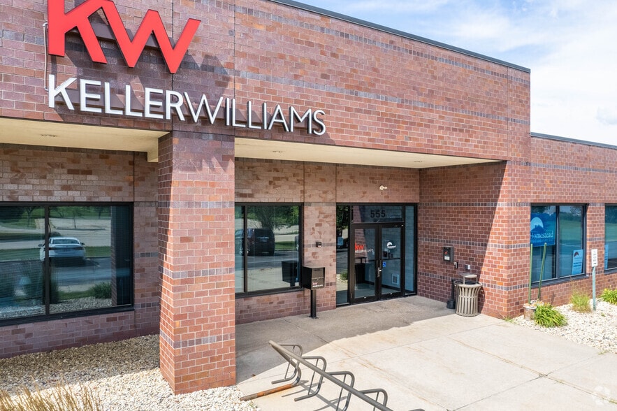 555 Zor Shrine Pl, Madison, WI for sale - Building Photo - Image 3 of 6