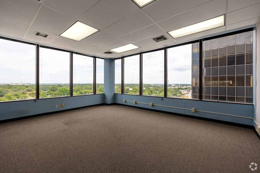 8700 Tesoro Dr, San Antonio, TX for lease - Interior Photo - Image 3 of 11