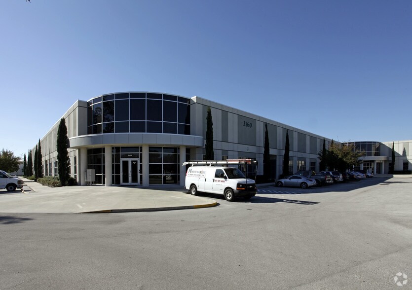 3160 Southgate Commerce Blvd, Orlando, FL à louer - Photo du bâtiment - Image 3 de 5
