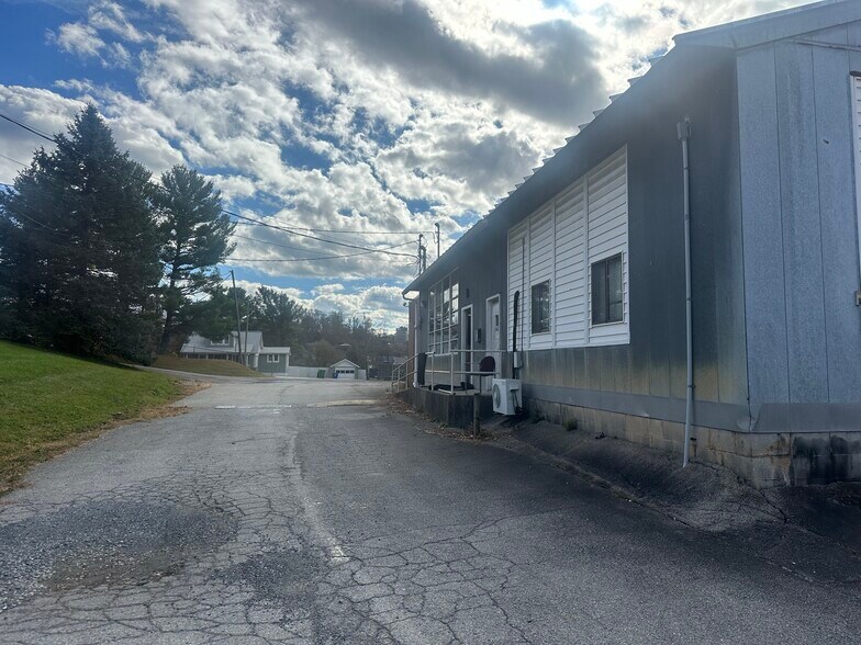 510 Church Street St, Christiansburg, VA à louer - Photo du bâtiment - Image 3 de 6