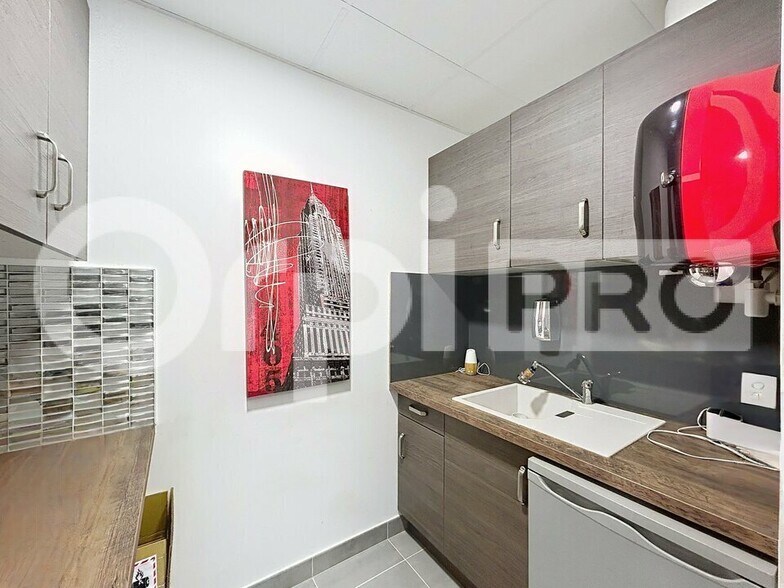 Office in Vineuil-Saint-Firmin for sale - Interior Photo - Image 3 of 5