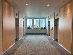 707 7th Ave SW, Calgary, AB à louer Photo intérieure- Image 2 de 7