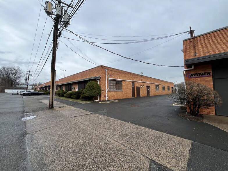 55 Thomas Rd N, Hawthorne, NJ à louer - Photo du bâtiment - Image 3 de 8