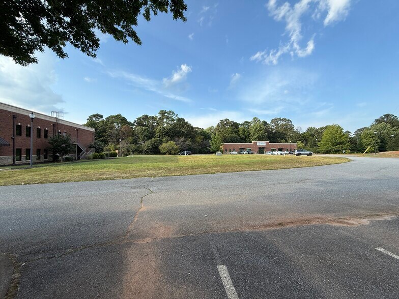 11299 Hwy 92, Woodstock, GA à vendre - Photo du bâtiment - Image 3 de 13