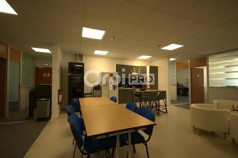 Bureau dans Saint-Priest à louer - Photo intérieure - Image 2 de 12