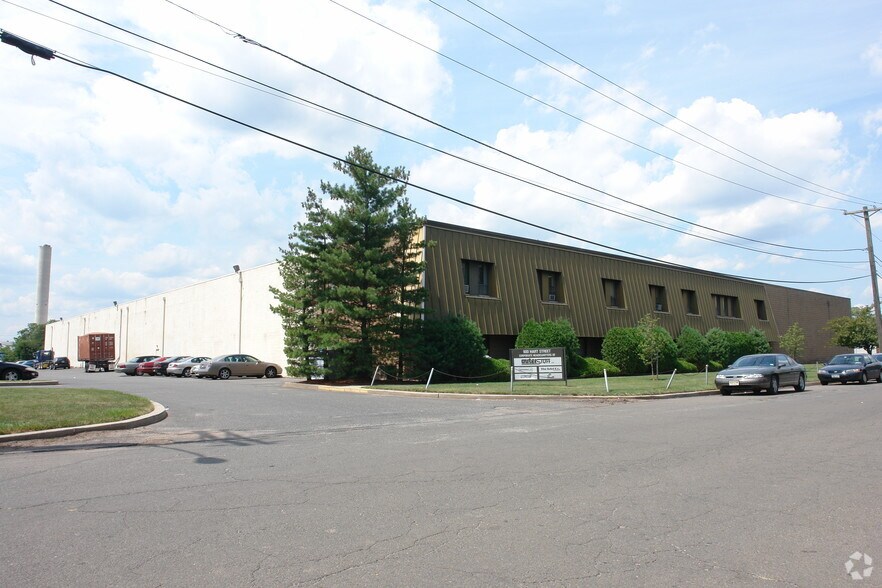 900 Hart St, Rahway, NJ à louer - Photo du bâtiment - Image 2 de 20