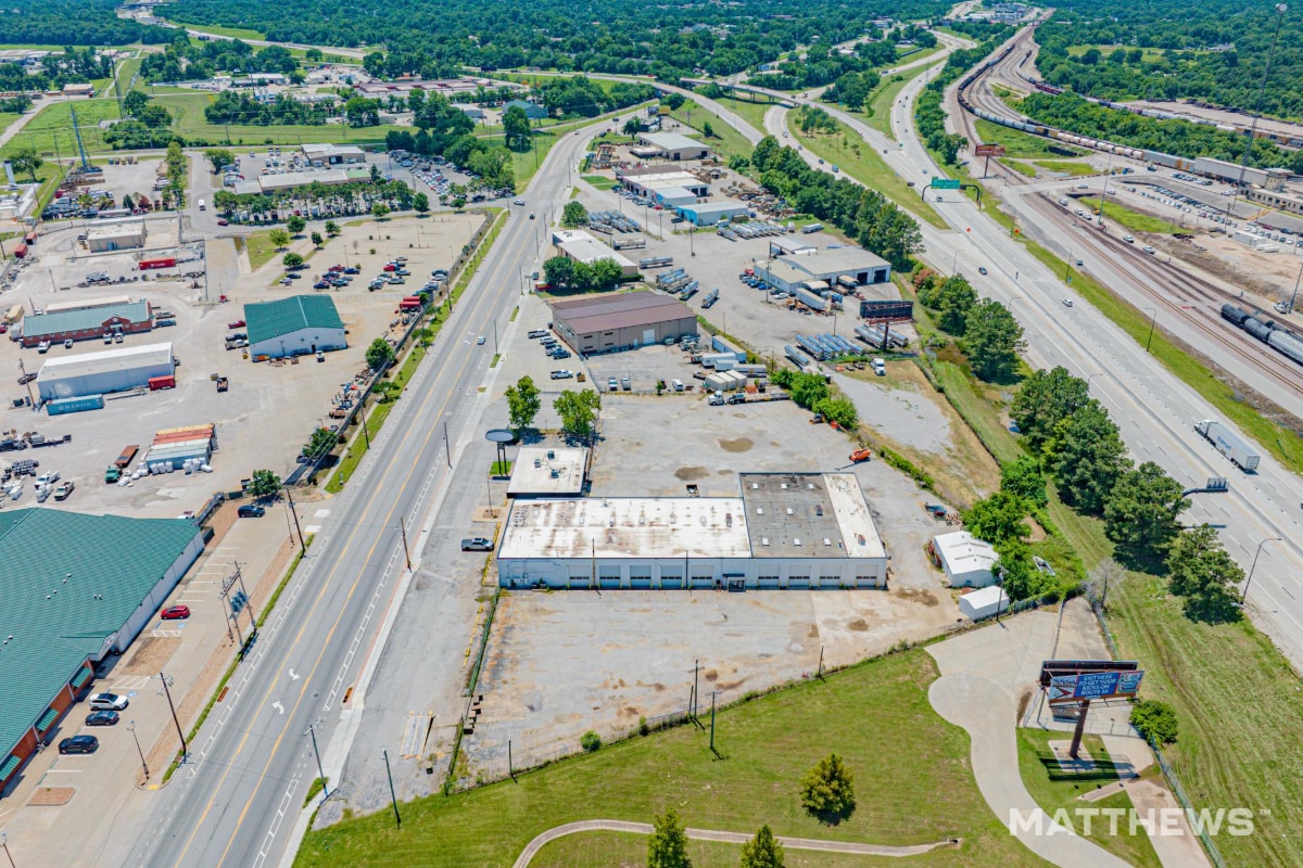 3230 Southwest Blvd, Tulsa, OK for lease Building Photo- Image 1 of 4