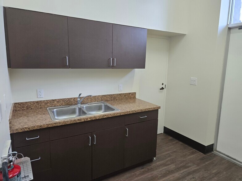 198 Broadway Ave, Kissimmee, FL à louer - Photo du bâtiment - Image 2 de 7