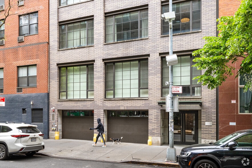 316-318 E 22nd St, New York, NY for sale - Building Photo - Image 3 of 27