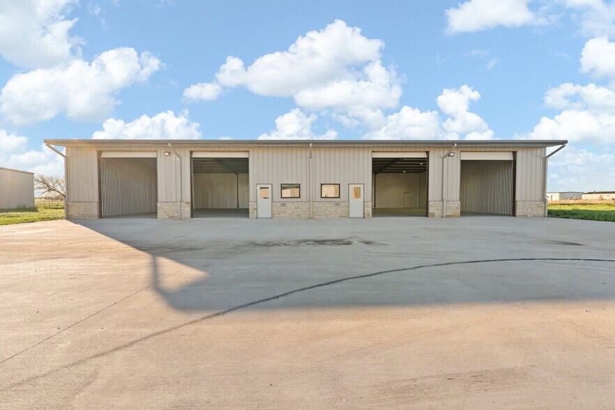 5225 County Road 1205, Cleburne, TX à vendre - Photo principale - Image 1 de 22