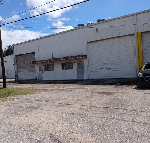 615-629 Leago St, Houston, TX for lease - Building Photo - Image 2 of 11