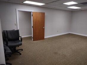 801 W Bay Dr, Largo, FL à louer Photo intérieure- Image 2 de 13