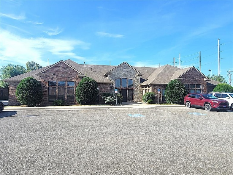 1630 SW 122nd St, Oklahoma City, OK for sale - Primary Photo - Image 1 of 12