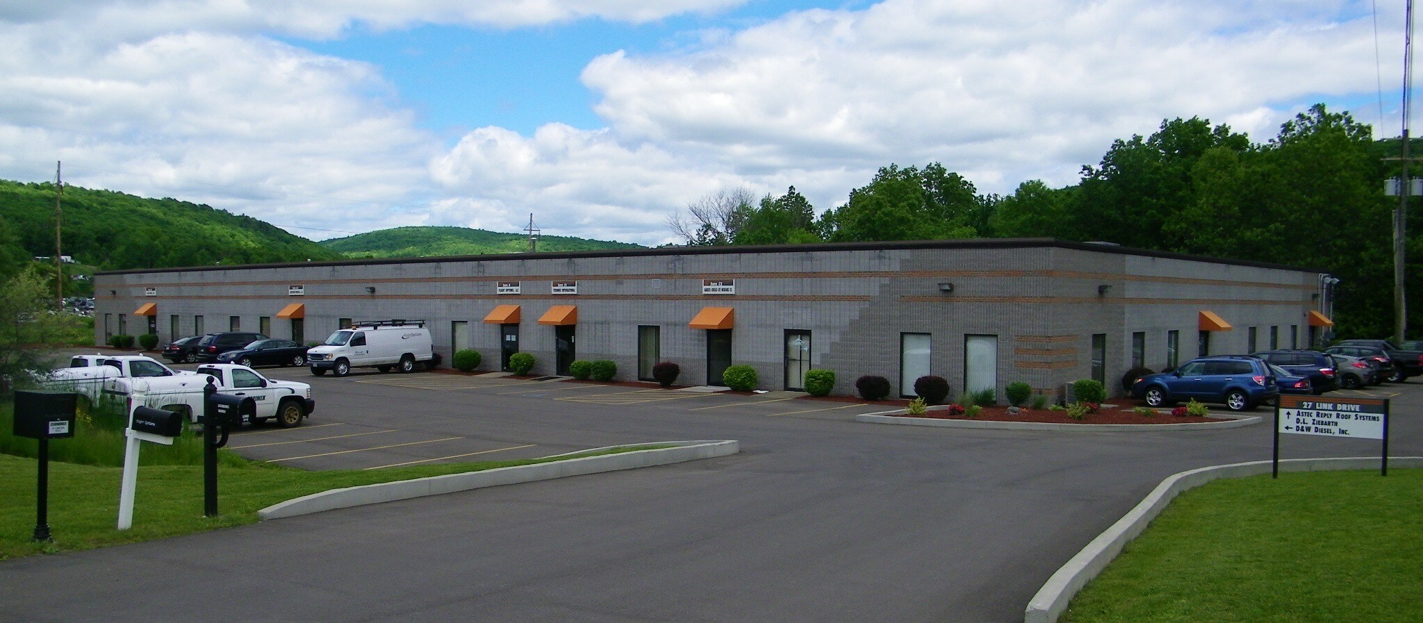 27 Link Dr, Binghamton, NY à louer Photo du bâtiment- Image 1 de 6