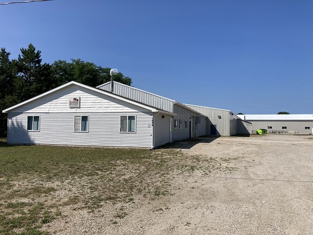 1954 Betsie River Rd, Interlochen, MI for sale - Building Photo - Image 3 of 32