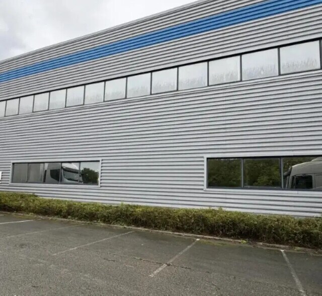 Flex dans Taverny à louer - Photo du bâtiment - Image 2 de 7