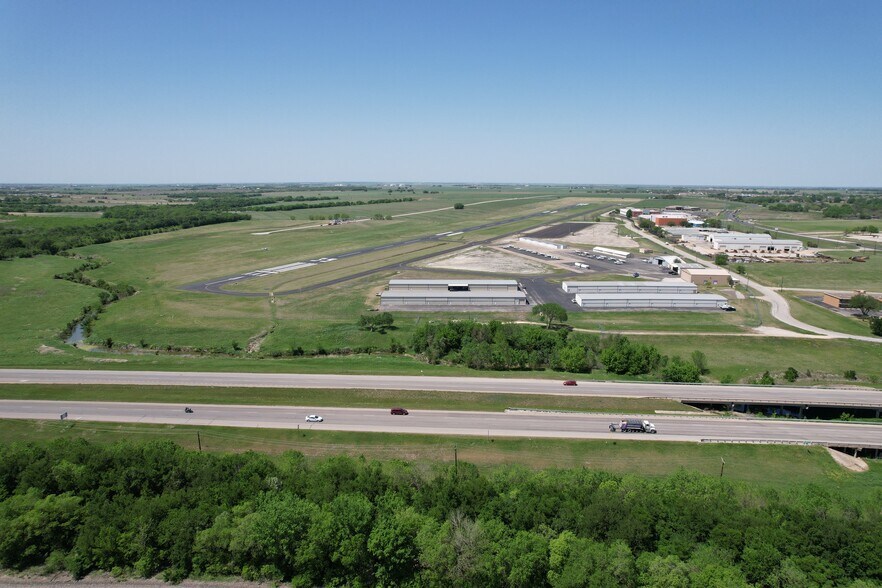 850 County Road 403, Taylor, TX à vendre - Photo du bâtiment - Image 2 de 11