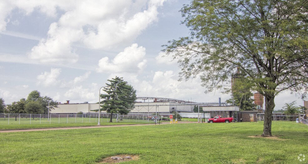 3260 Goodyear Blvd, Union City, TN à louer - Photo du bâtiment - Image 1 de 4