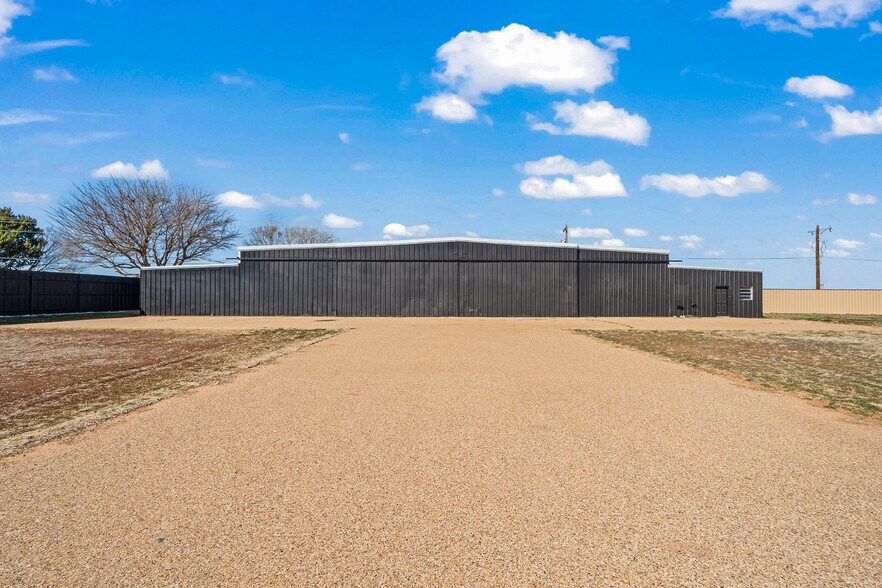 1813 Private Road 7330, Lubbock, TX à vendre - Photo du bâtiment - Image 2 de 23
