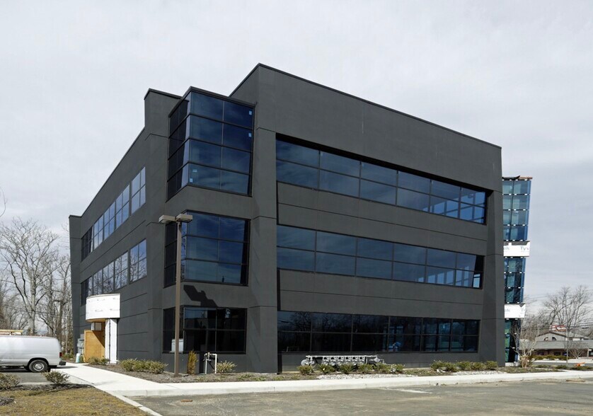 1000 State Route 35, Middletown, NJ for lease - Building Photo - Image 3 of 6