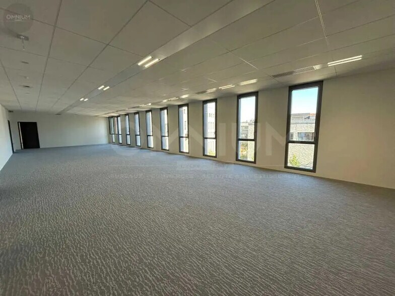 Bureau dans Villeurbanne à vendre - Photo du bâtiment - Image 3 de 17