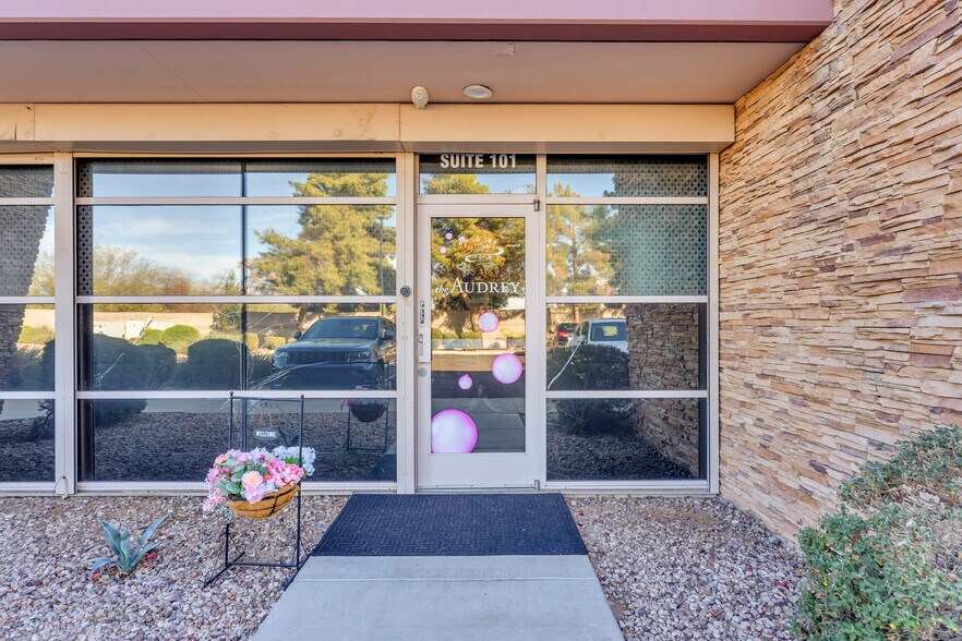 9299 W Olive Ave, Peoria, AZ à louer - Photo du bâtiment - Image 3 de 6