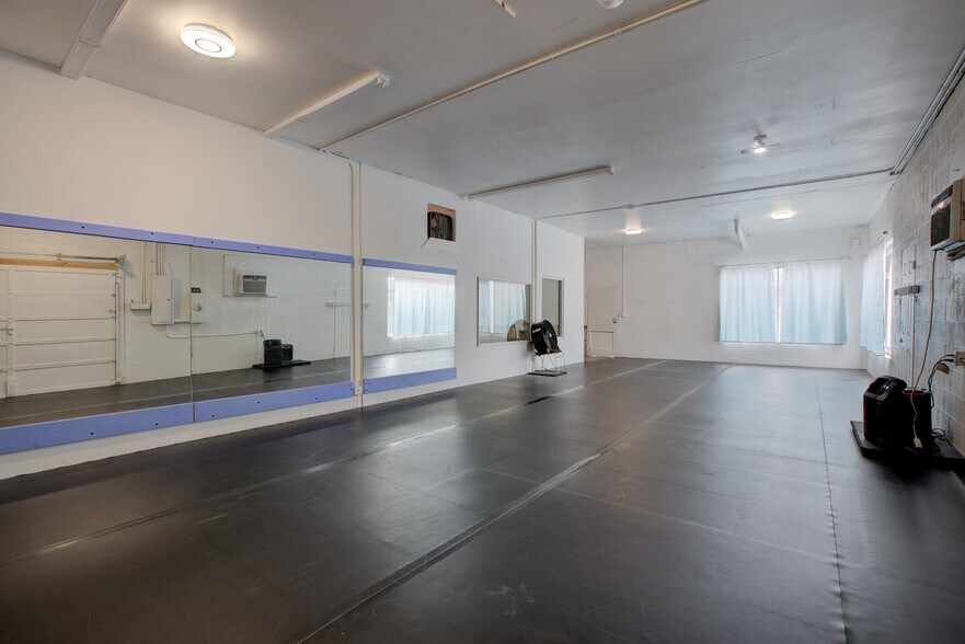 1560 SE Stephens St, Roseburg, OR à vendre - Photo intérieure - Image 3 de 56