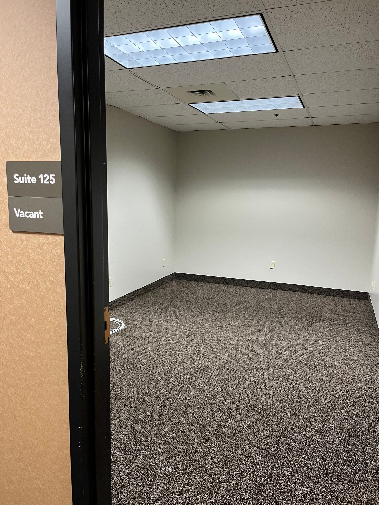 750 2nd St NE, Hopkins, MN for lease Interior Photo- Image 1 of 2