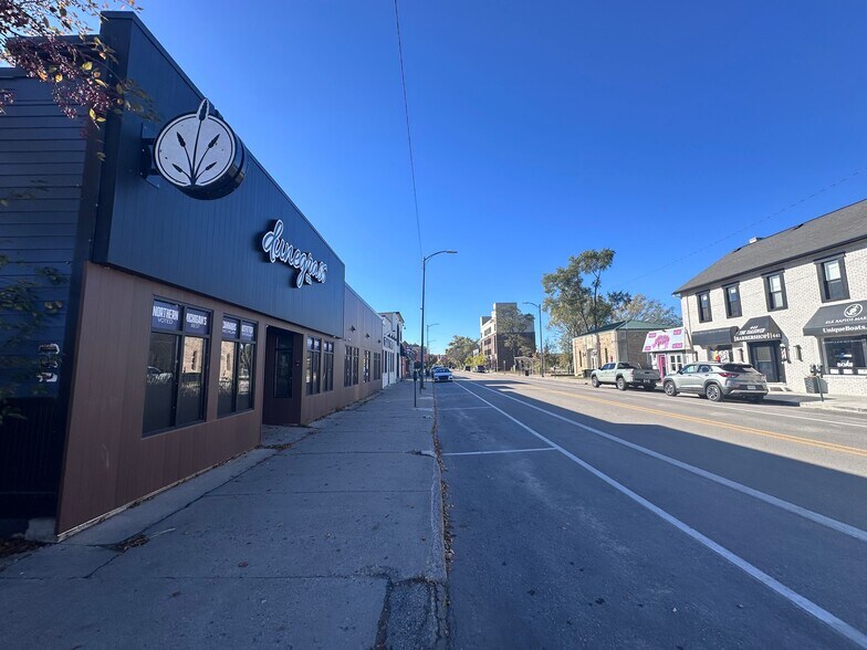 440 E Front St, Traverse City, MI à louer - Photo du bâtiment - Image 2 de 27