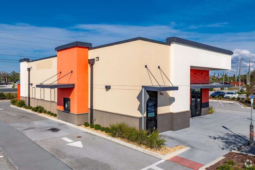 3290 Word Way, New Port Richey, FL à louer - Photo du bâtiment - Image 2 de 5