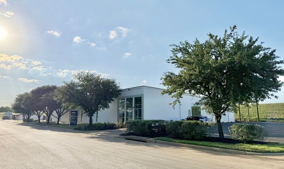 2816 Shamrock Ave, Fort Worth, TX à louer - Photo du bâtiment - Image 3 de 11