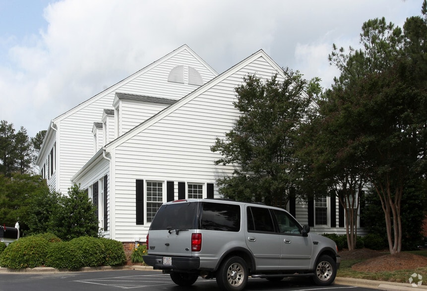 1304 W Highway 54, Durham, NC à louer - Photo du bâtiment - Image 2 de 2
