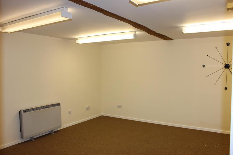 Rotten Row, Henley-On-Thames for lease - Interior Photo - Image 3 of 3