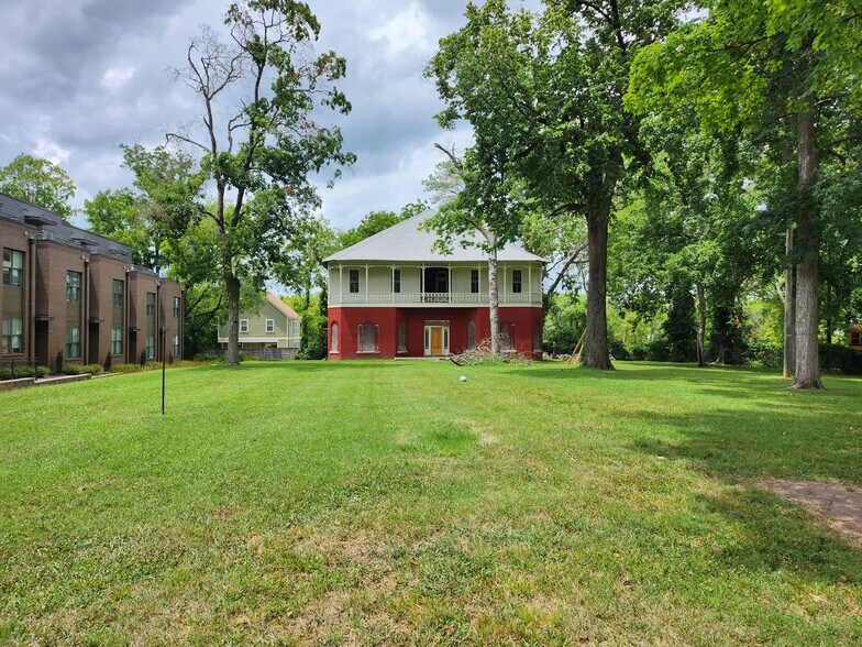 908 Meridian St, Nashville, TN à louer - Photo du bâtiment - Image 2 de 5
