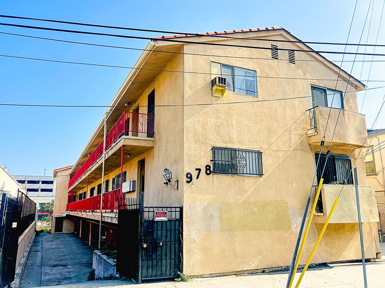 980 Yale St, Los Angeles, CA for sale - Building Photo - Image 2 of 17