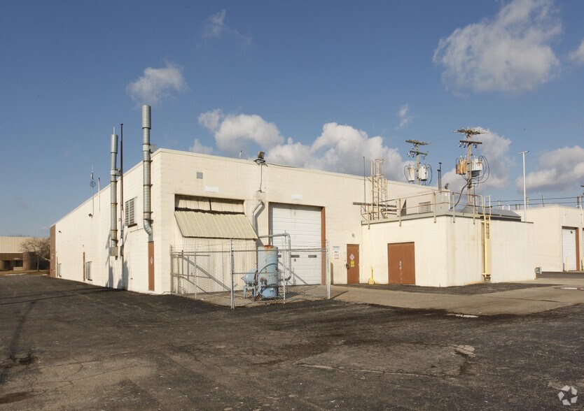 1826 Northwood Dr, Troy, MI à vendre - Photo du bâtiment - Image 2 de 2