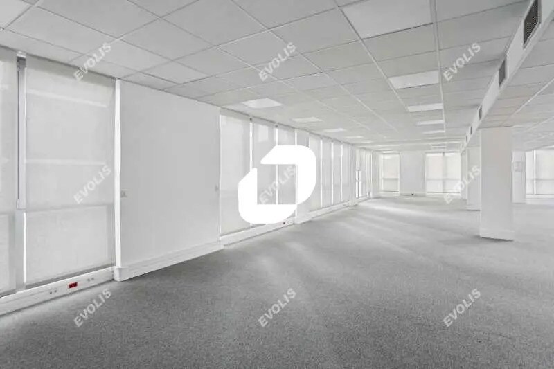 Office in Montreuil for lease Interior Photo- Image 1 of 15