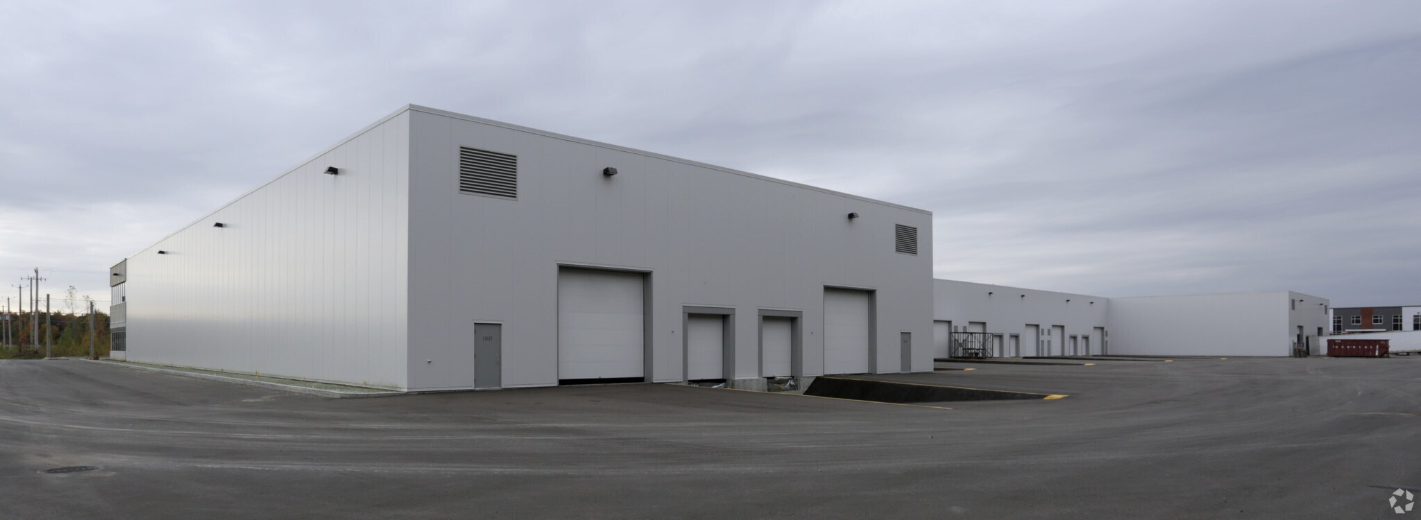 1015-1037 Rue Des Forges, Terrebonne, QC à vendre Photo du bâtiment- Image 1 de 1