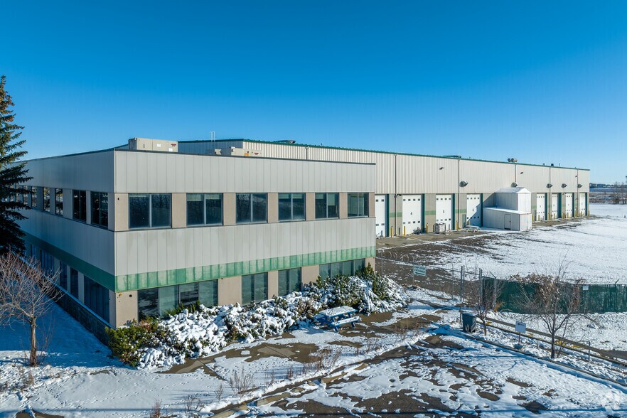 3111 Shepard Pl SE, Calgary, AB à vendre - Photo du bâtiment - Image 1 de 1