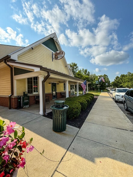 620 S Main St, Zionsville, IN for lease - Building Photo - Image 2 of 4