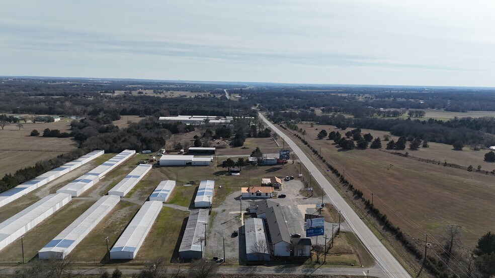 75005 N Hwy 289, Pottsboro, TX à vendre - Photo du bâtiment - Image 2 de 61