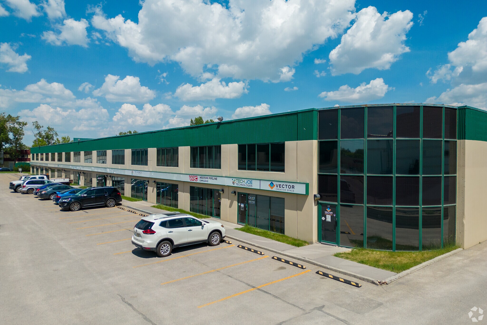 1431 40th Ave NE, Calgary, AB for sale Primary Photo- Image 1 of 1