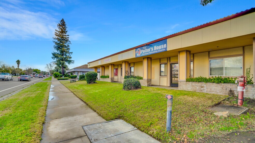 5665 N Pershing Ave, Stockton, CA à louer - Photo du bâtiment - Image 3 de 17