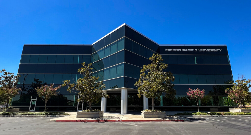 5 E River Park Pl W, Fresno, CA for lease - Building Photo - Image 1 of 2