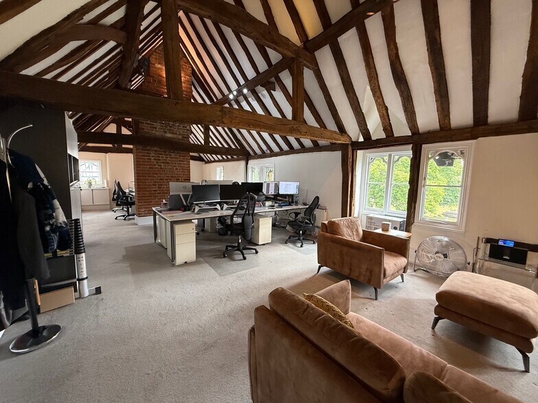 10-12 The Broadway, Beaconsfield à louer - Photo du bâtiment - Image 3 de 8