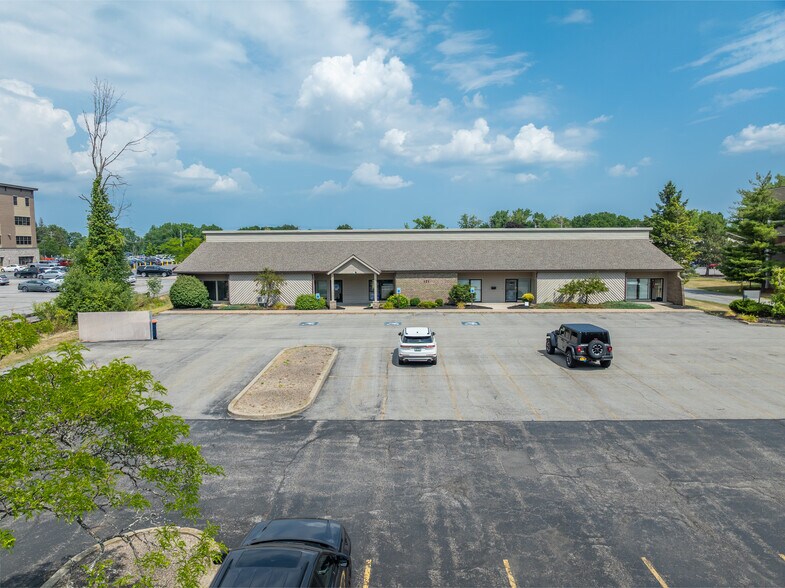 121 Erie Canal Dr, Rochester, NY à vendre - Photo du bâtiment - Image 2 de 28